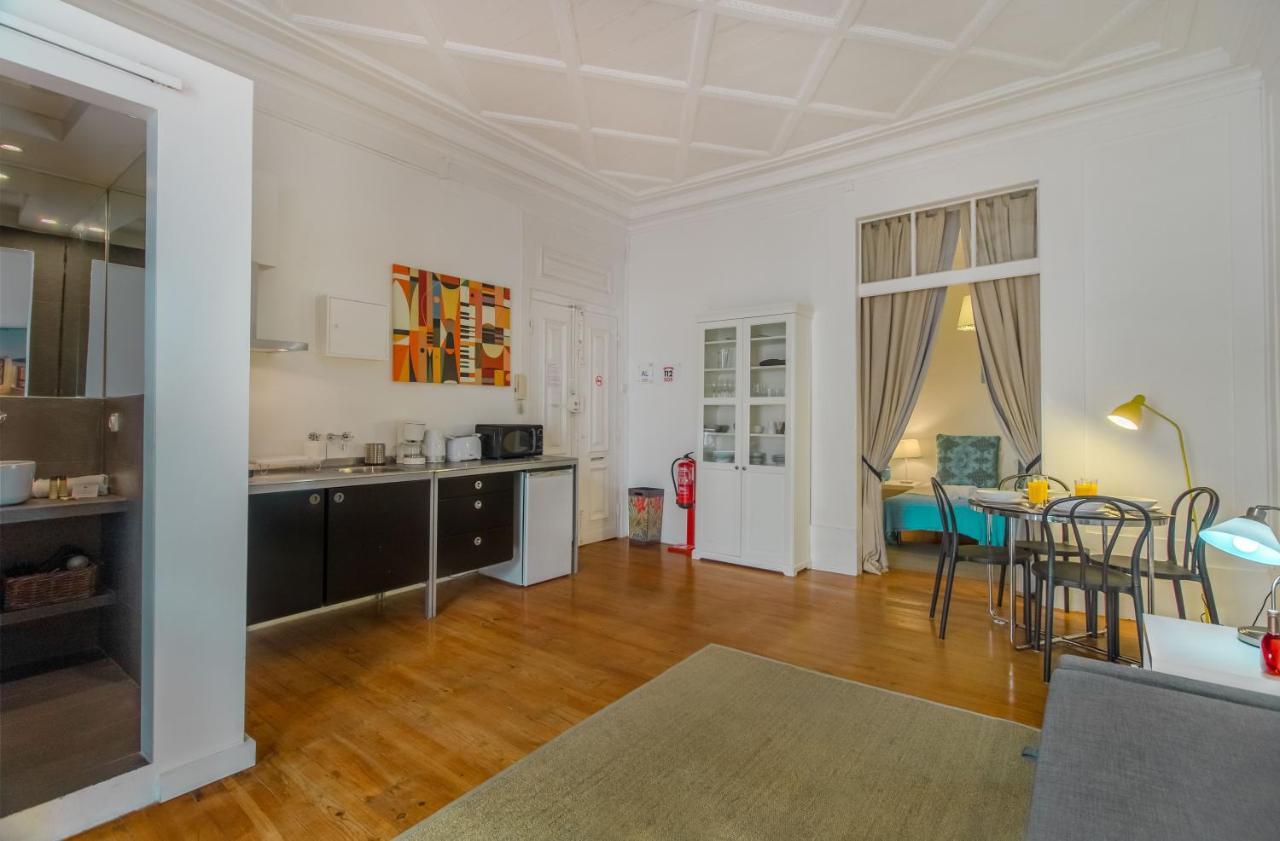 Chiado Balcony Apartment Lisbon Bagian luar foto